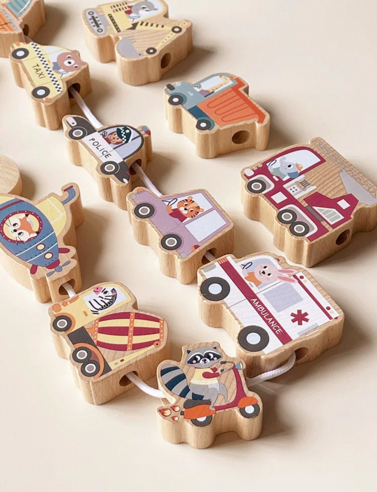 Joc Montessori de snuruit, Vehicule de transport, 12 piese