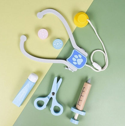 Trusa micului Doctor Veterinar din lemn