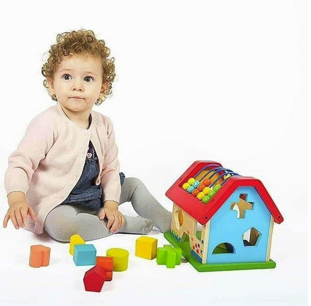 Casuta din Lemn si sortator cu forme geometrice